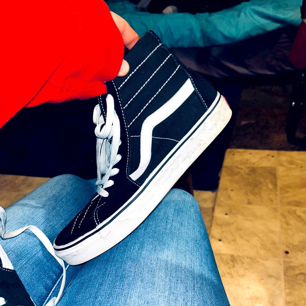 High top unisex original black and white vans. Men’s 8.5 Woman’s 10